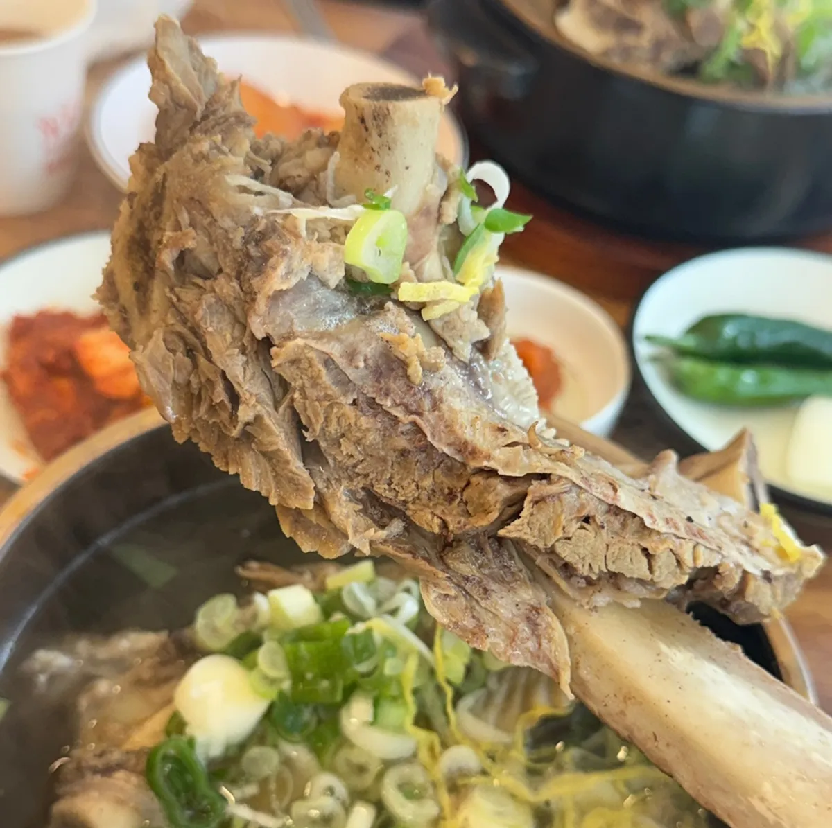 A full table setting of wang galbitang at Hoegi Wang Galbitang