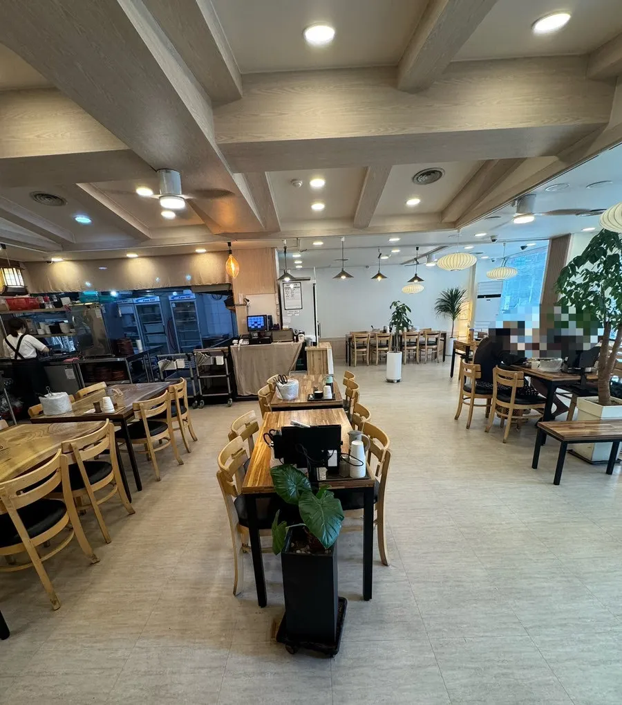 Bright, spacious interior of Hoegi Wang Galbitang