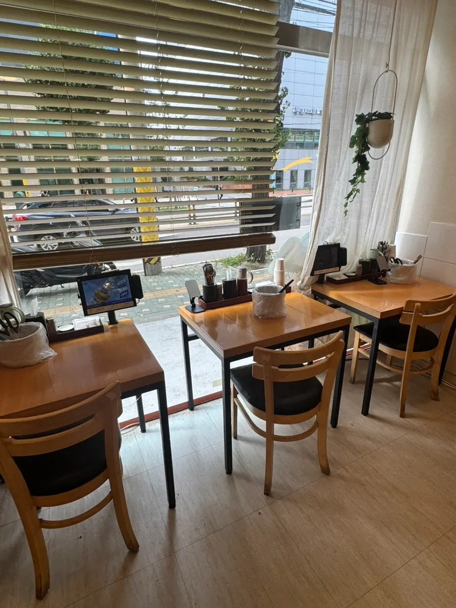 Window seating arranged for solo diners