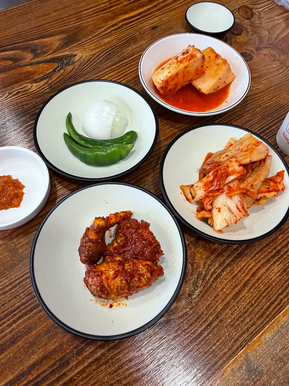 회기왕갈비탕 밑반찬 김치와 깍두기