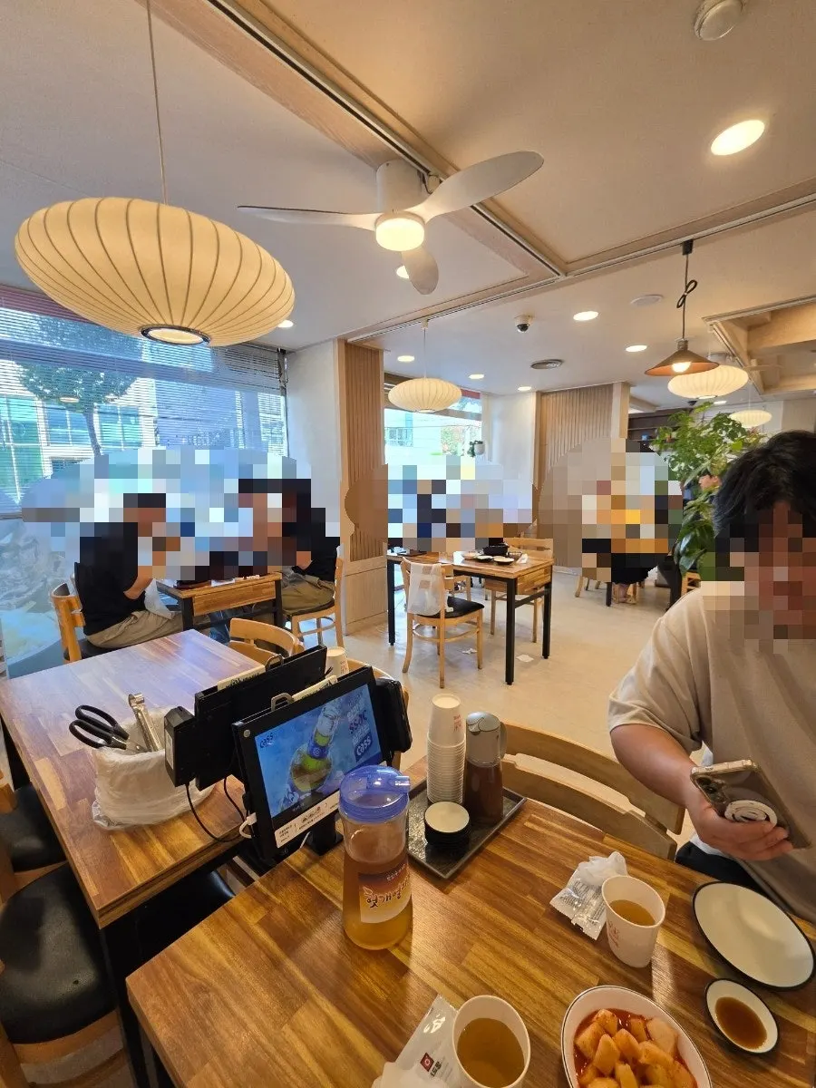 회기왕갈비탕 매장 내부 테이블 배치