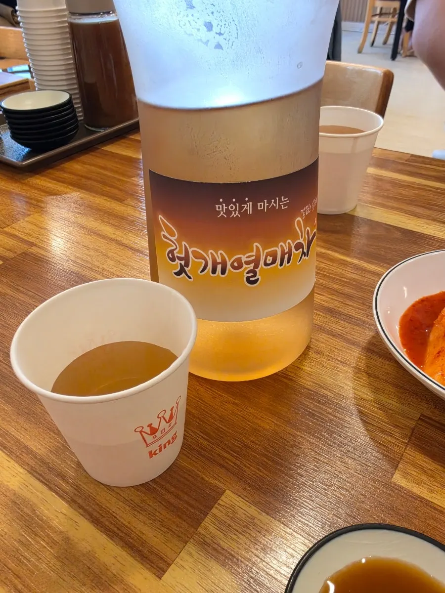 헛개열매차와 함께 나온 기본 상차림