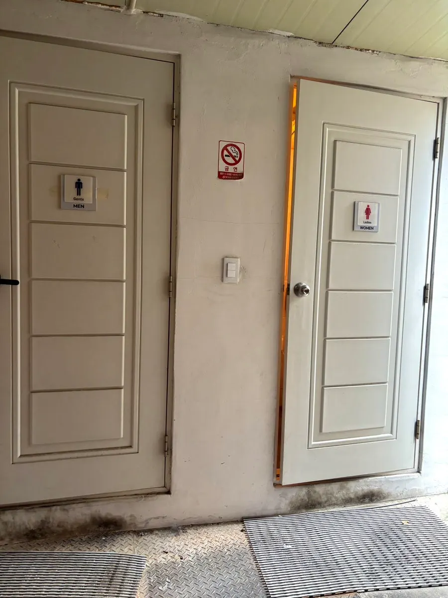 Entrance to the separated men's/women's restrooms at Hoegi Wang Galbitang