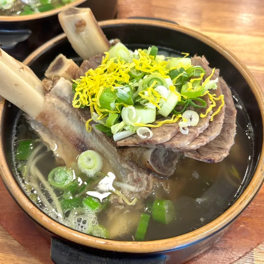 A bowl of meat-loaded aronsatae galbitang