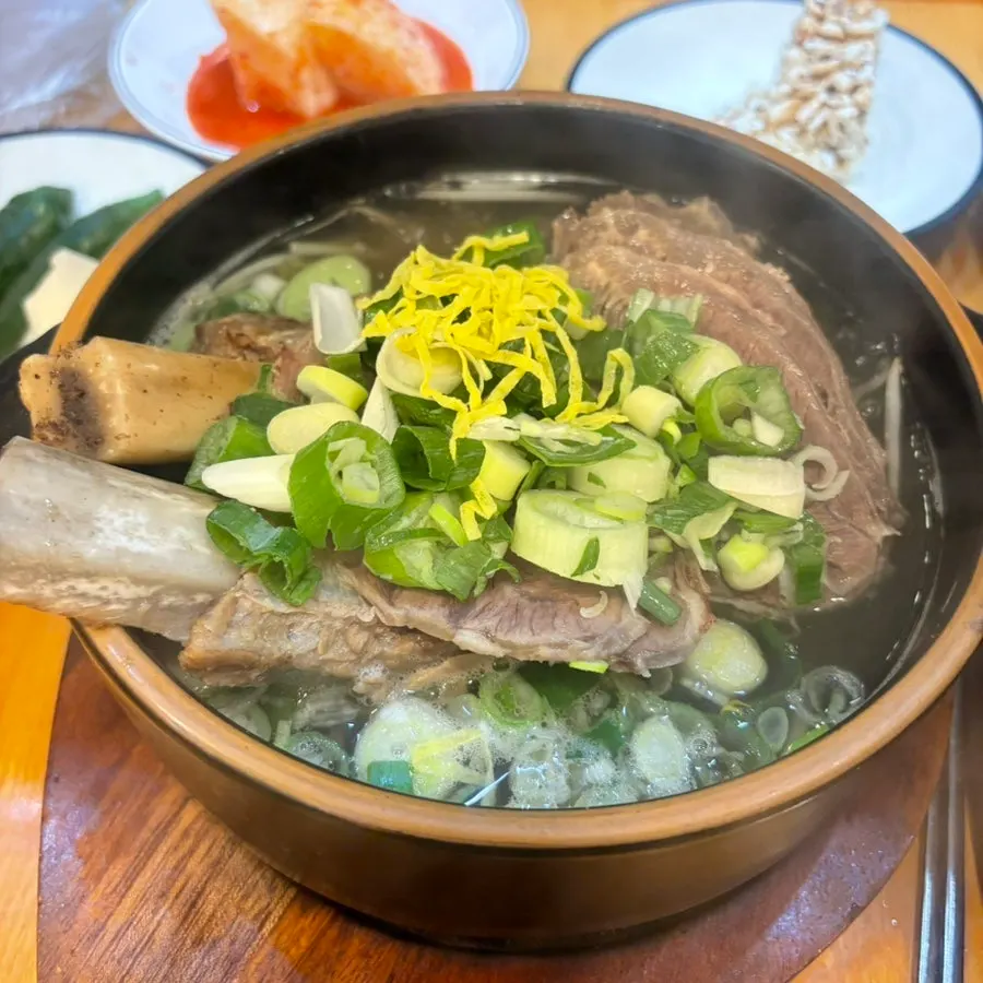 Aron Satae Galbitang piled generously with sliced beef shank