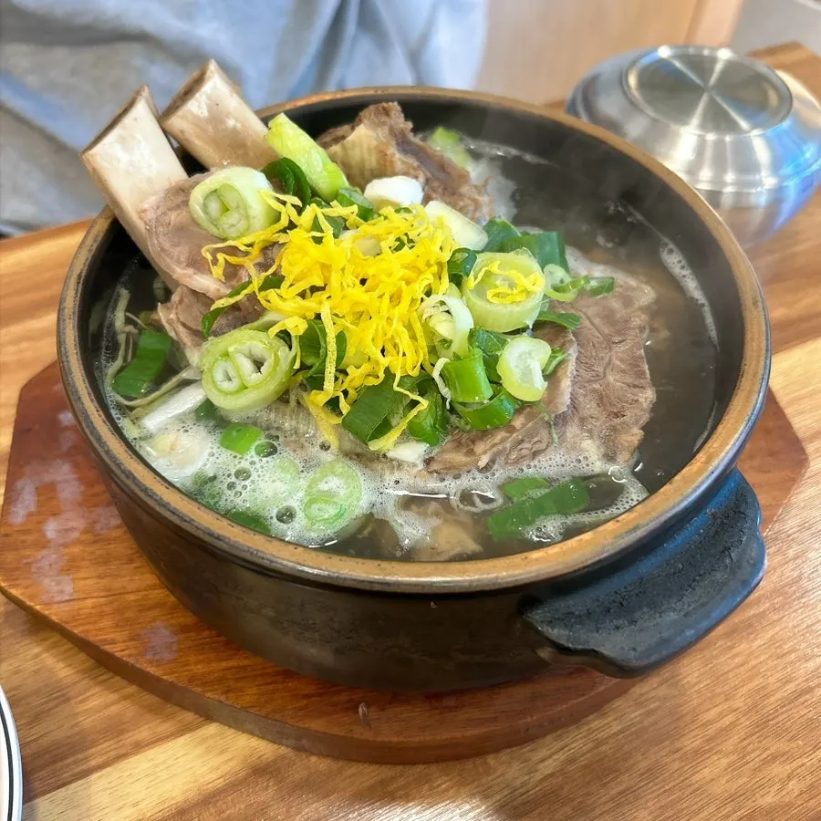 Meat-packed aronsatae galbitang piled generously with beef shank