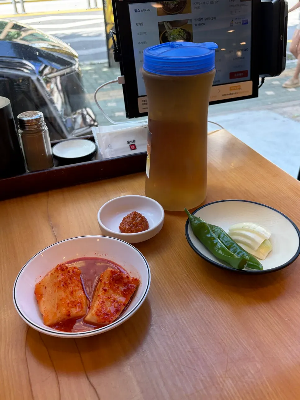 Side dishes with cheongyang chili peppers and onion