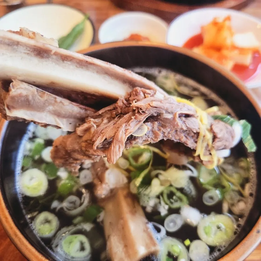 원기회복갈비탕 갈비 살을 발라낸 모습