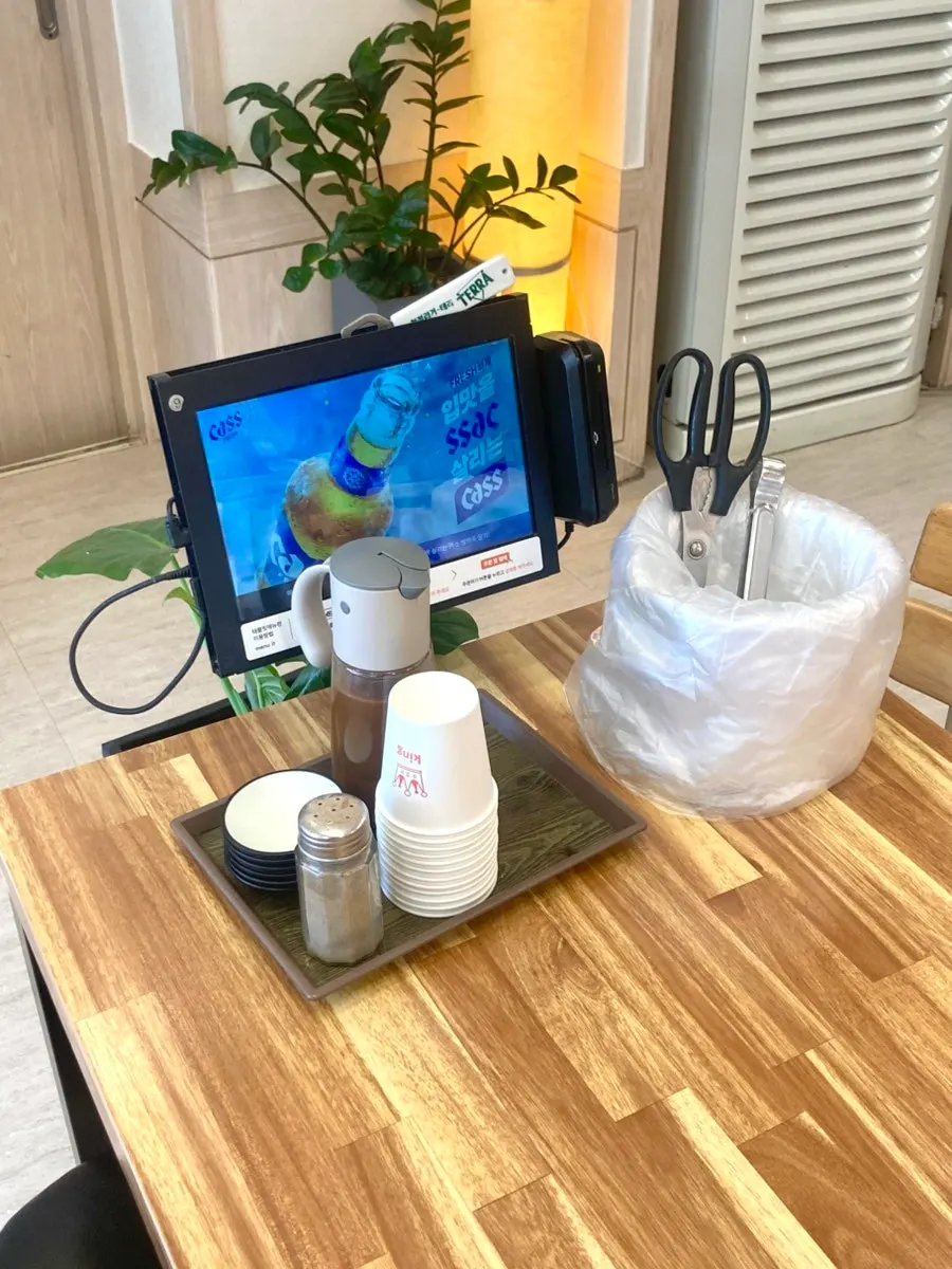 1인석이 마련된 매장 좌석