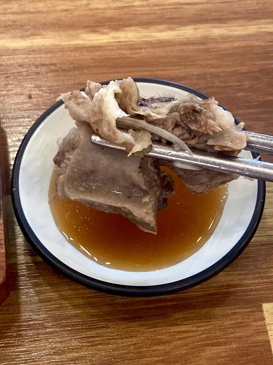 살을 다 바른 큰 갈빗대