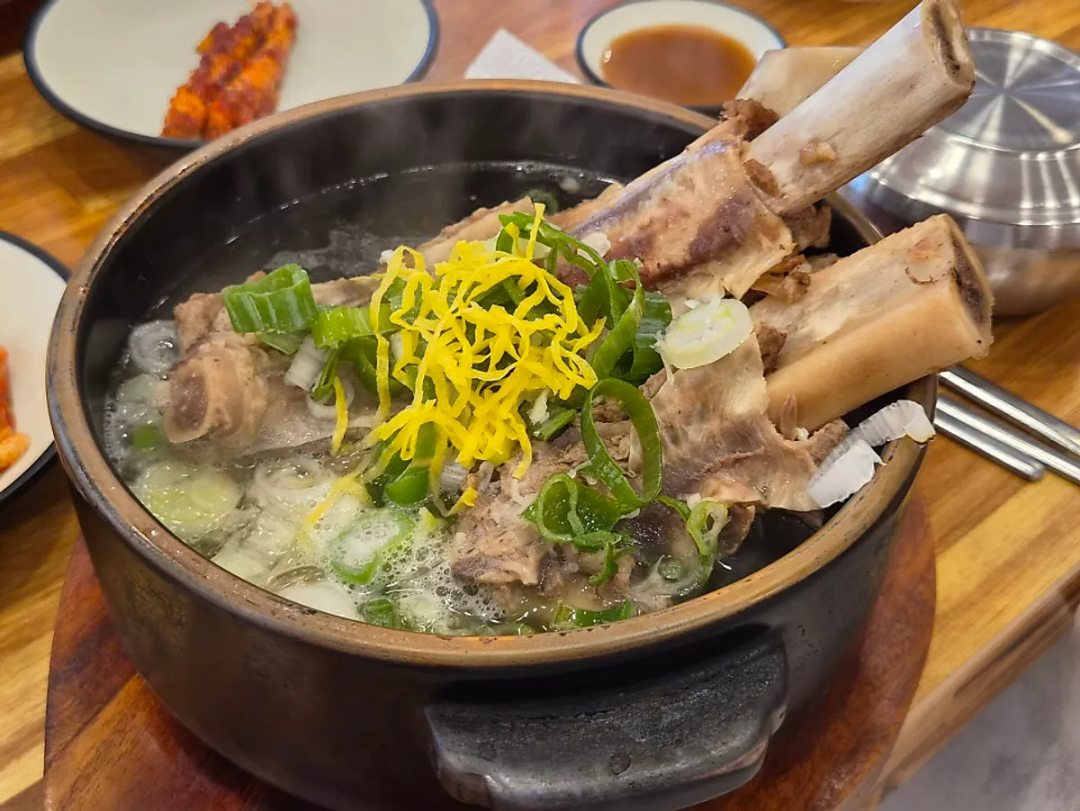 Spicy galbitang and special wang galbitang set on the table