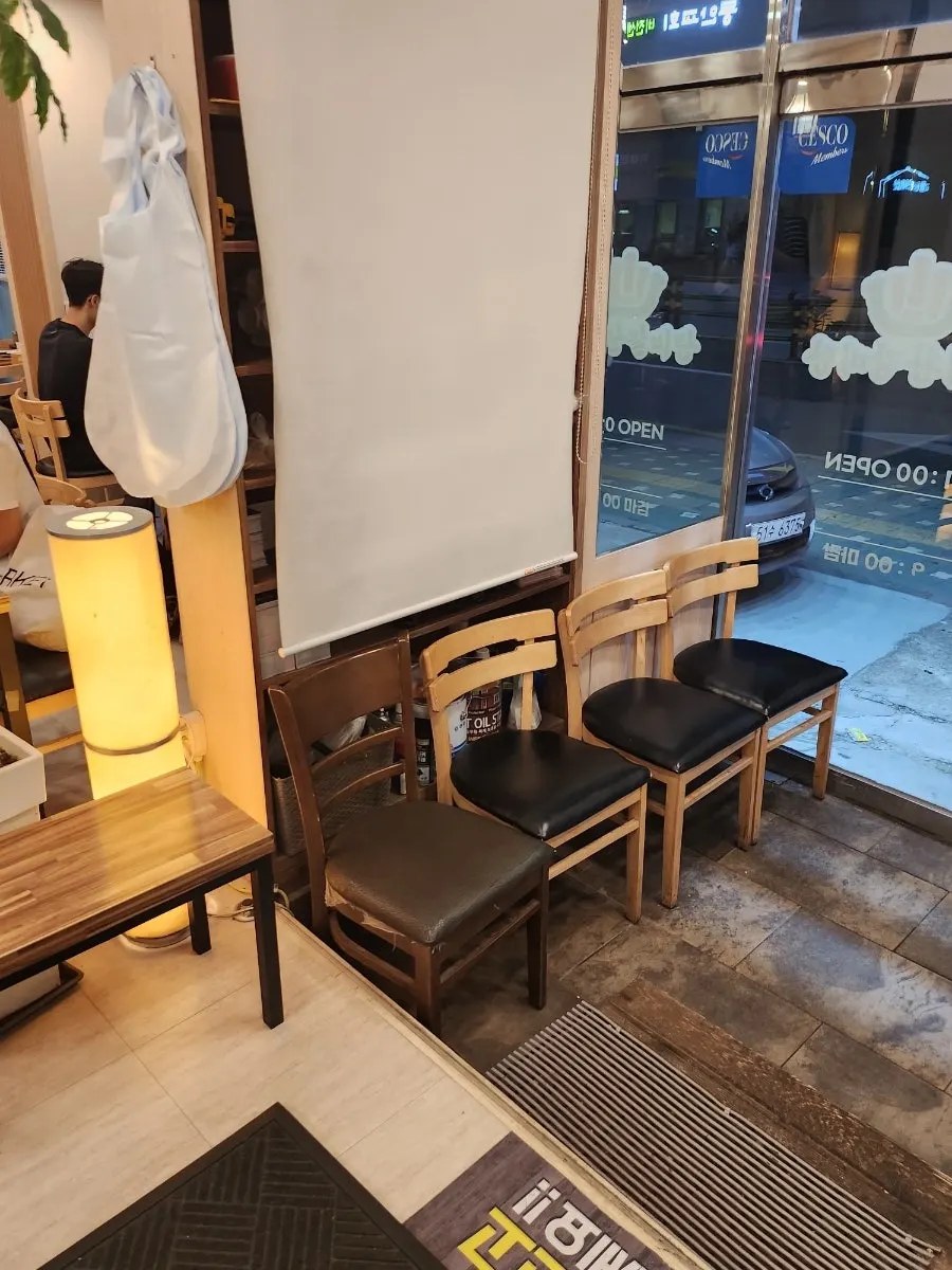 창가에 마련된 혼밥석