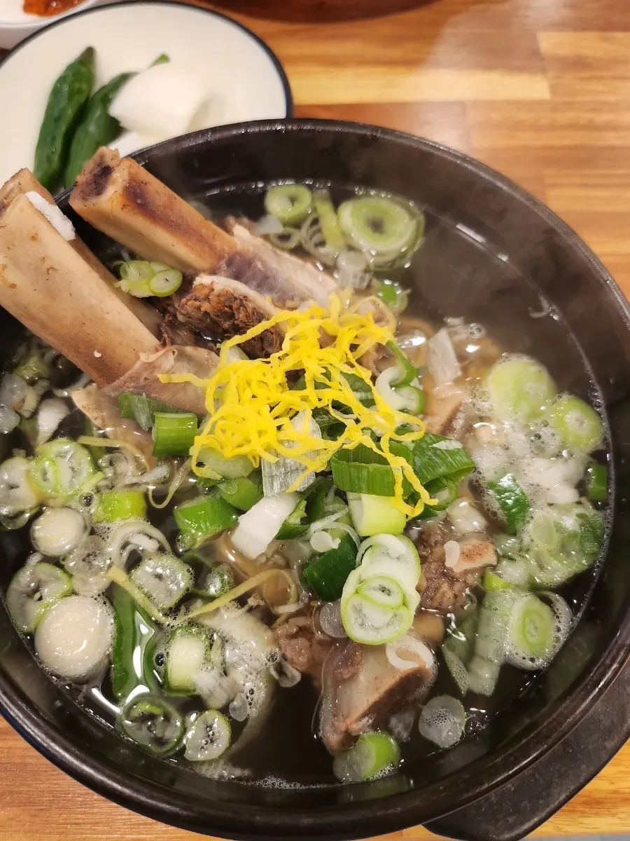 큼지막한 갈빗대와 붙은 살