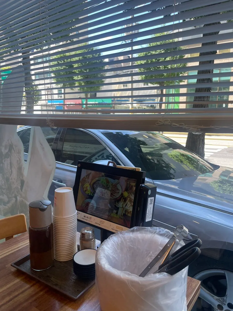 회기왕갈비탕 매장 내부 테이블