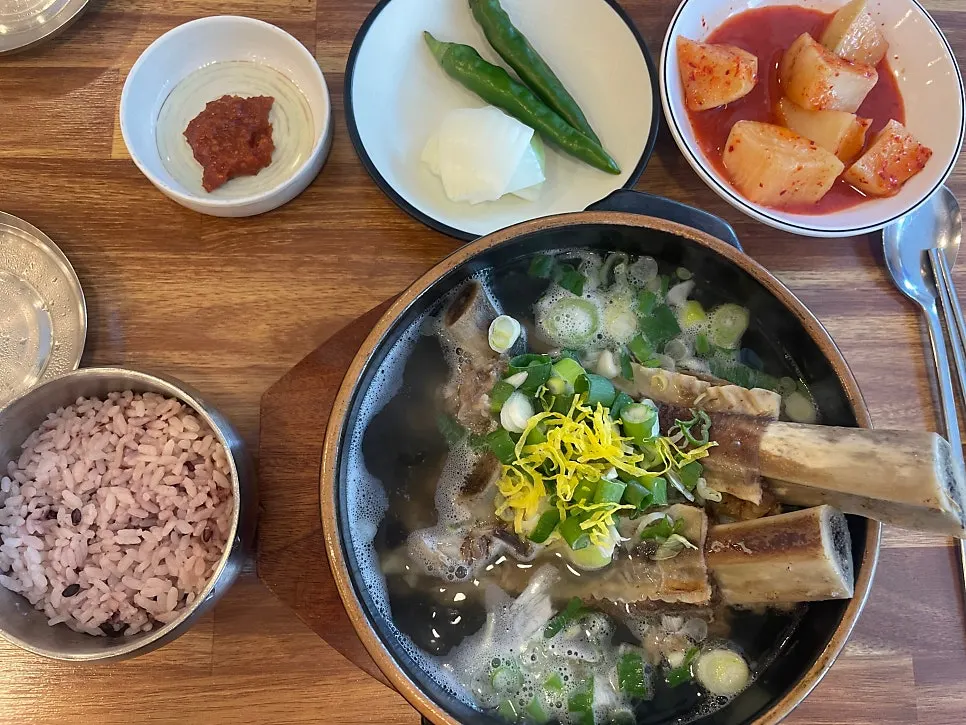 회기왕갈비탕 매장 내부 가로 전경