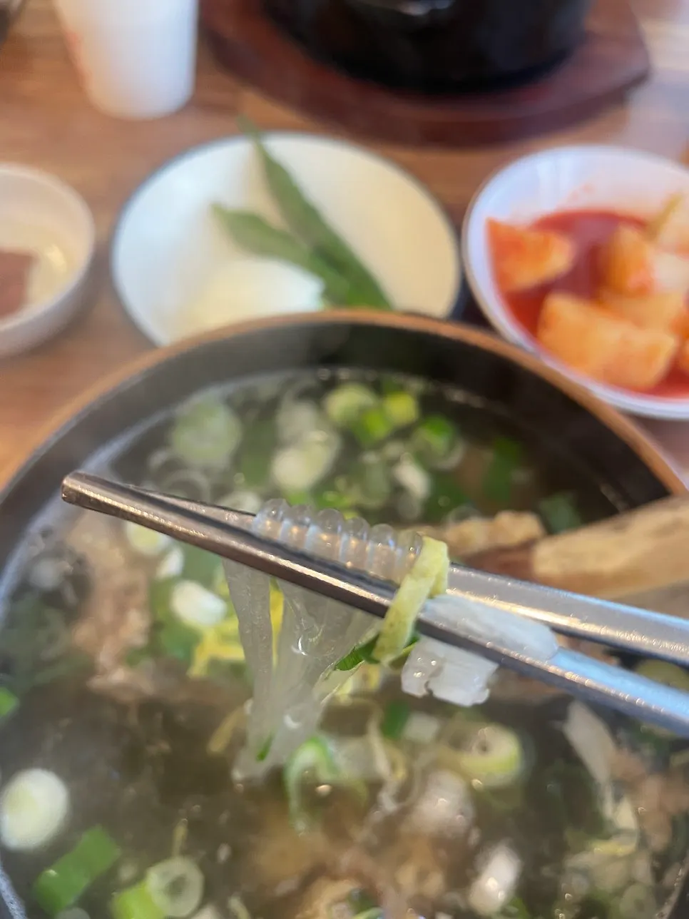 국물에 밥을 만 왕갈비탕 한 그릇