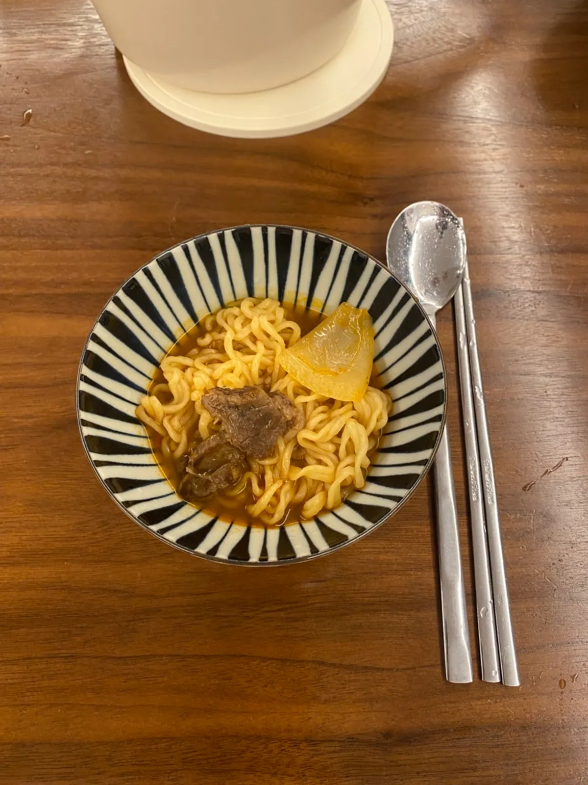 Beef added to ramyeon eaten as dessert
