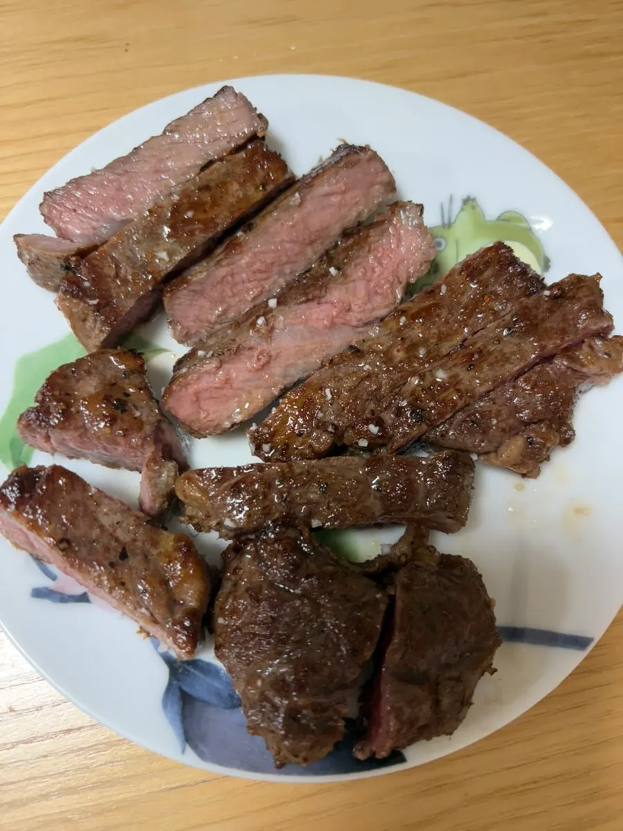 Seasoned hanwoo chaekkeutsal steak, grilled