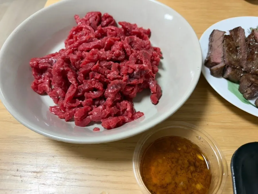 Cross-section of the sliced chaekkeutsal steak