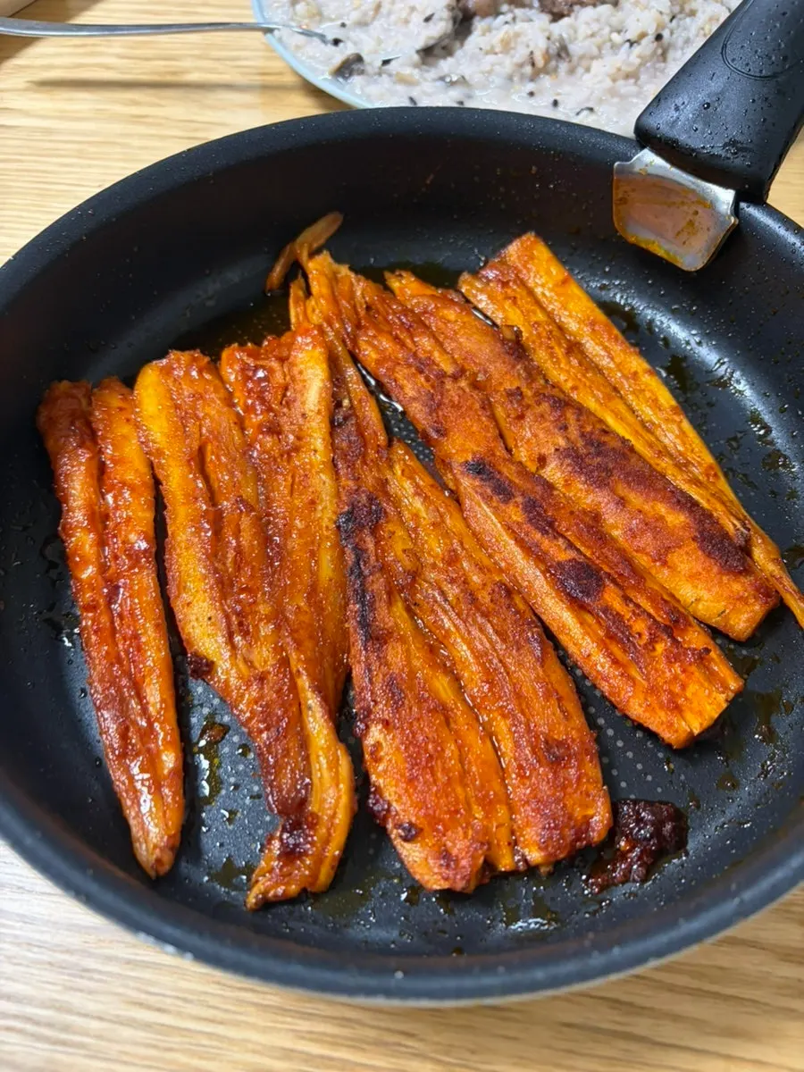Homemade sweet-and-spicy grilled deodeok