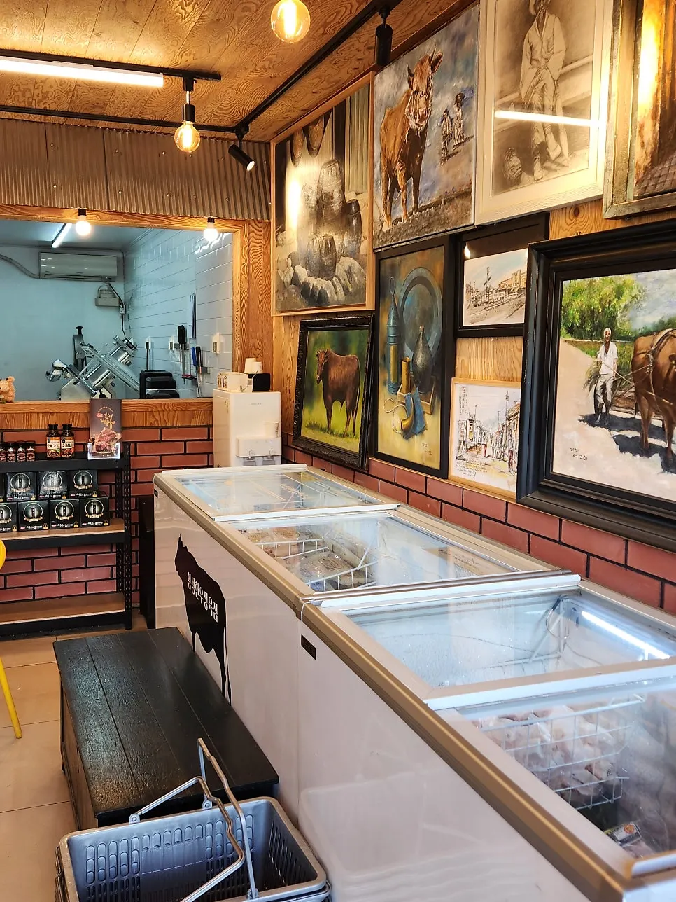 Interior display area at Hoengseong Hanu Jeongyukjeom