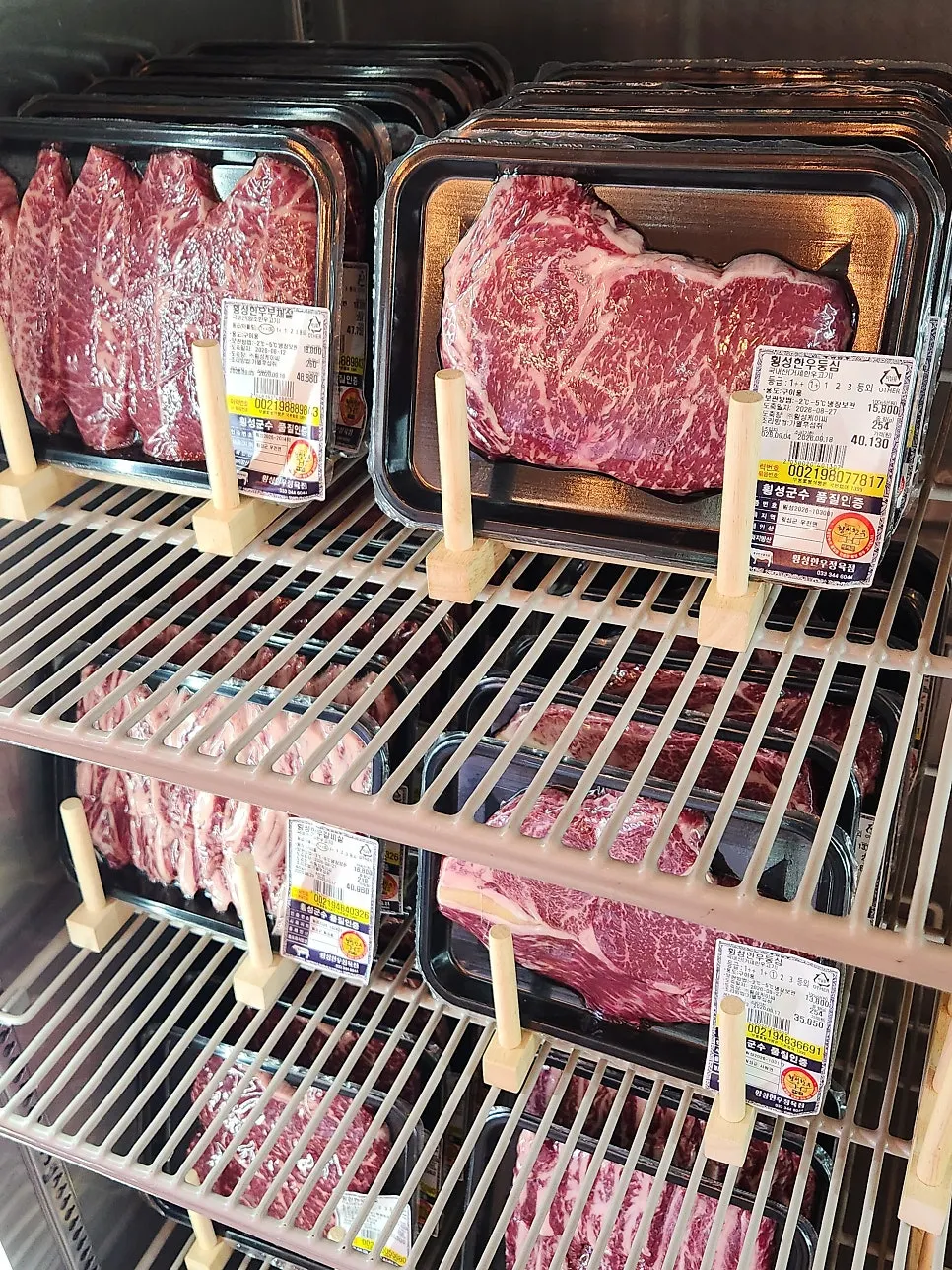 Hanwoo chadolbagi display at the butcher shop