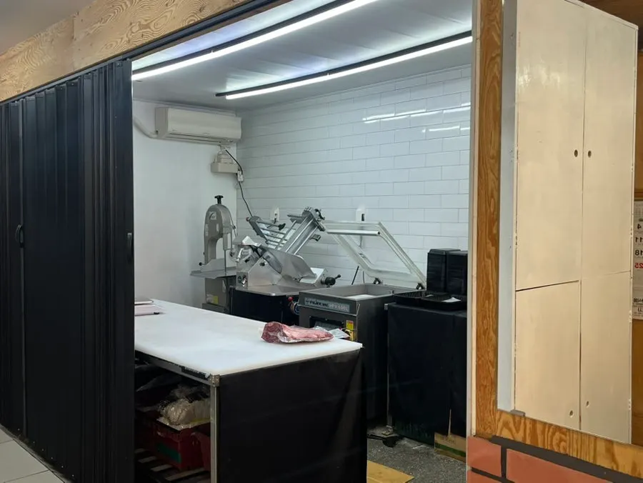 오픈키친처럼 공개된 고기 손질실