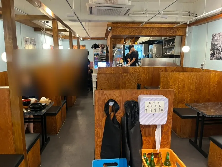 Interior of Hoepanjang Sangbong, a sashimi restaurant near Sangbong Station