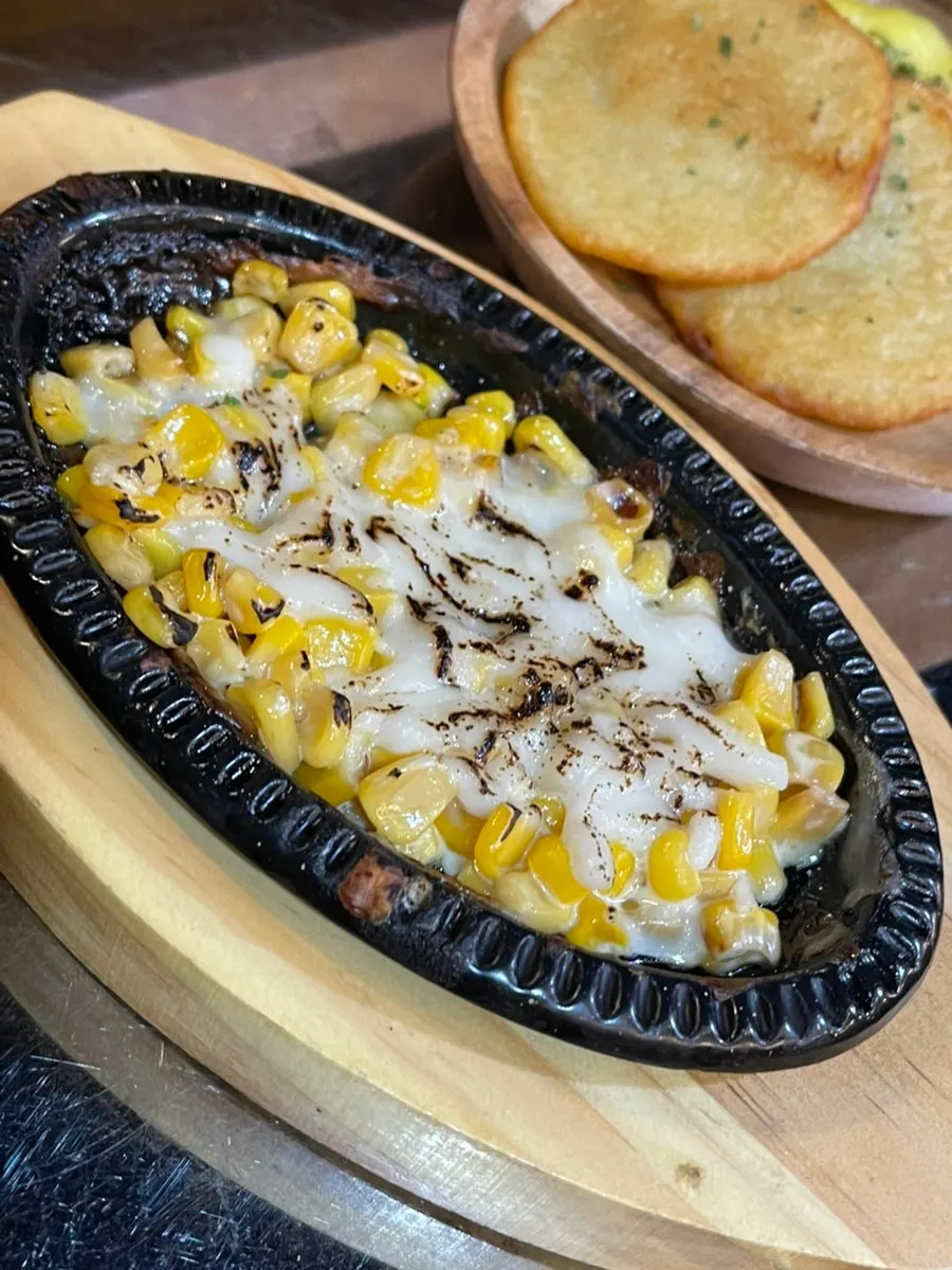 불향 입힌 콘치즈 기본 안주