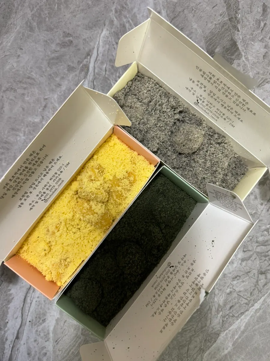 Handmade Hohobak rice cakes made with Korean rice, packaged
