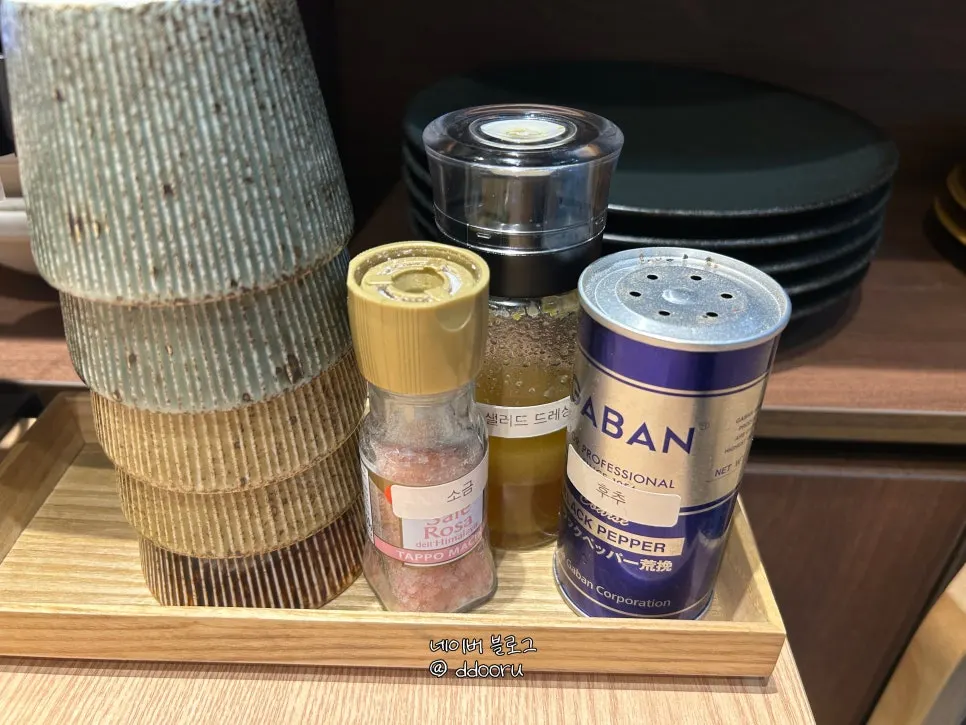 Sauces prepared on the table for gyukatsu