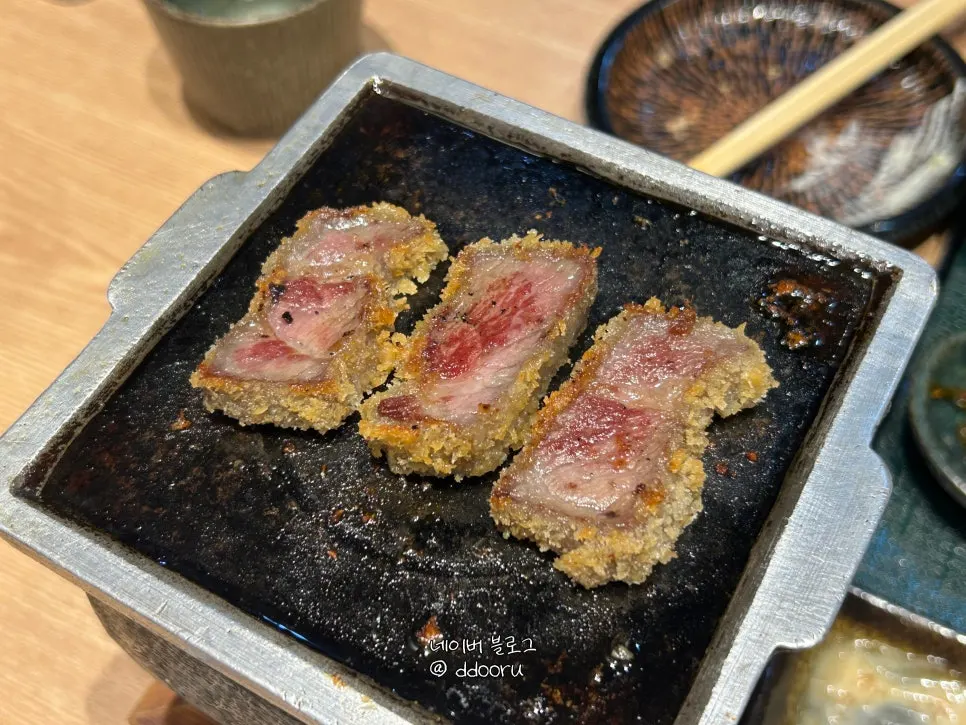 Gyukatsu served with side dishes