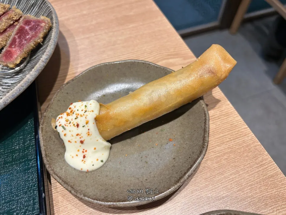 Spring-roll style side dish of fried rolls