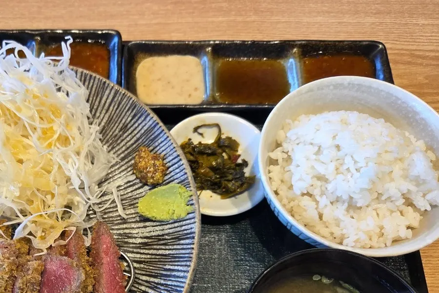 Sauce and wasabi served with gyukatsu