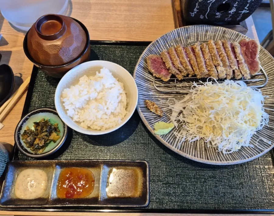 규카츠와 밥, 된장국 한상