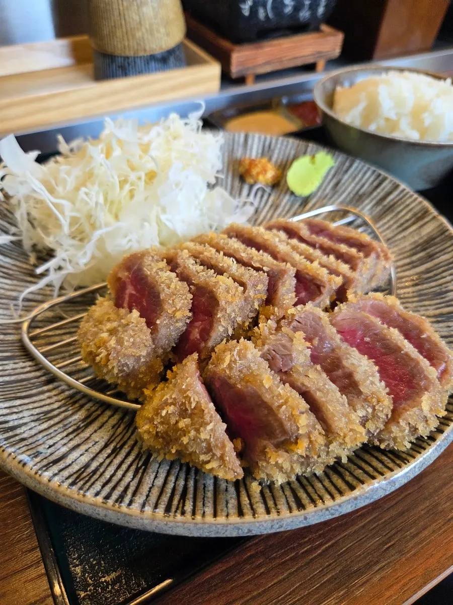 초벌되어 나온 규카츠 1.5인분 단면