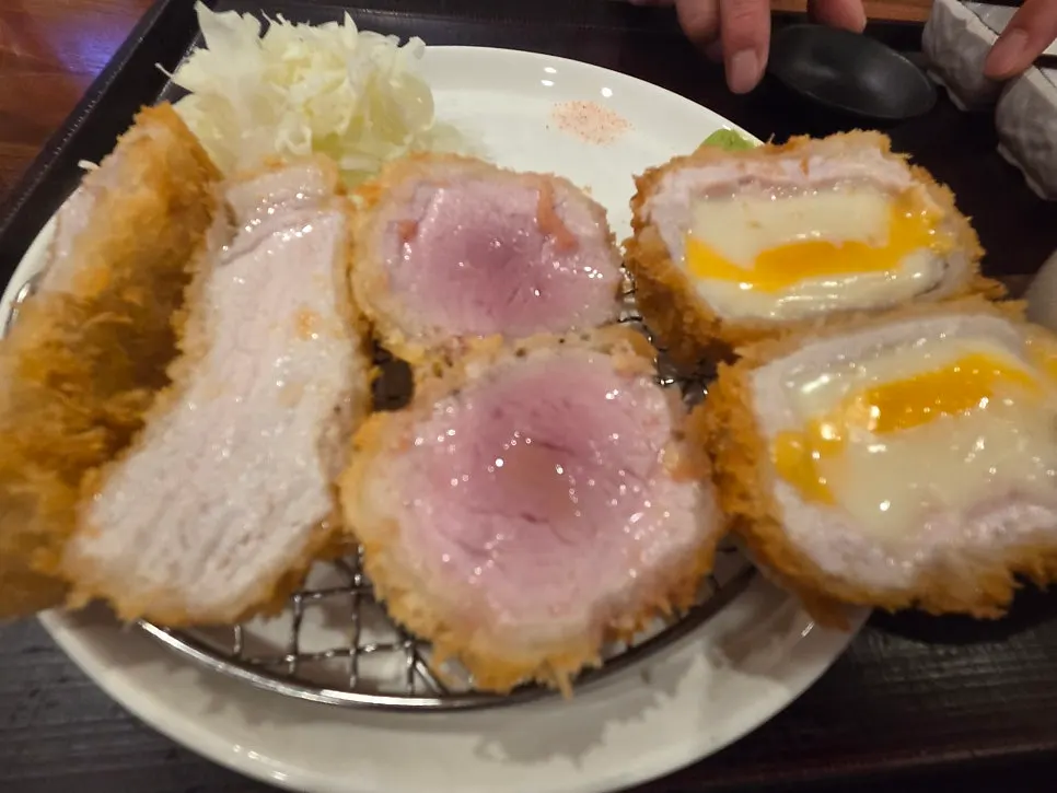 안심·치즈·호등심으로 구성된 인기3종카츠 한 접시