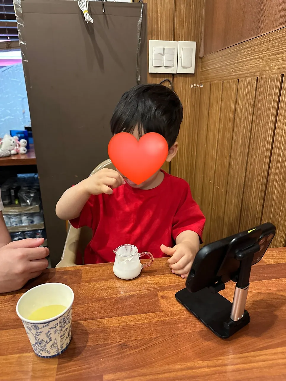 Baby tableware setting at HOKATSU