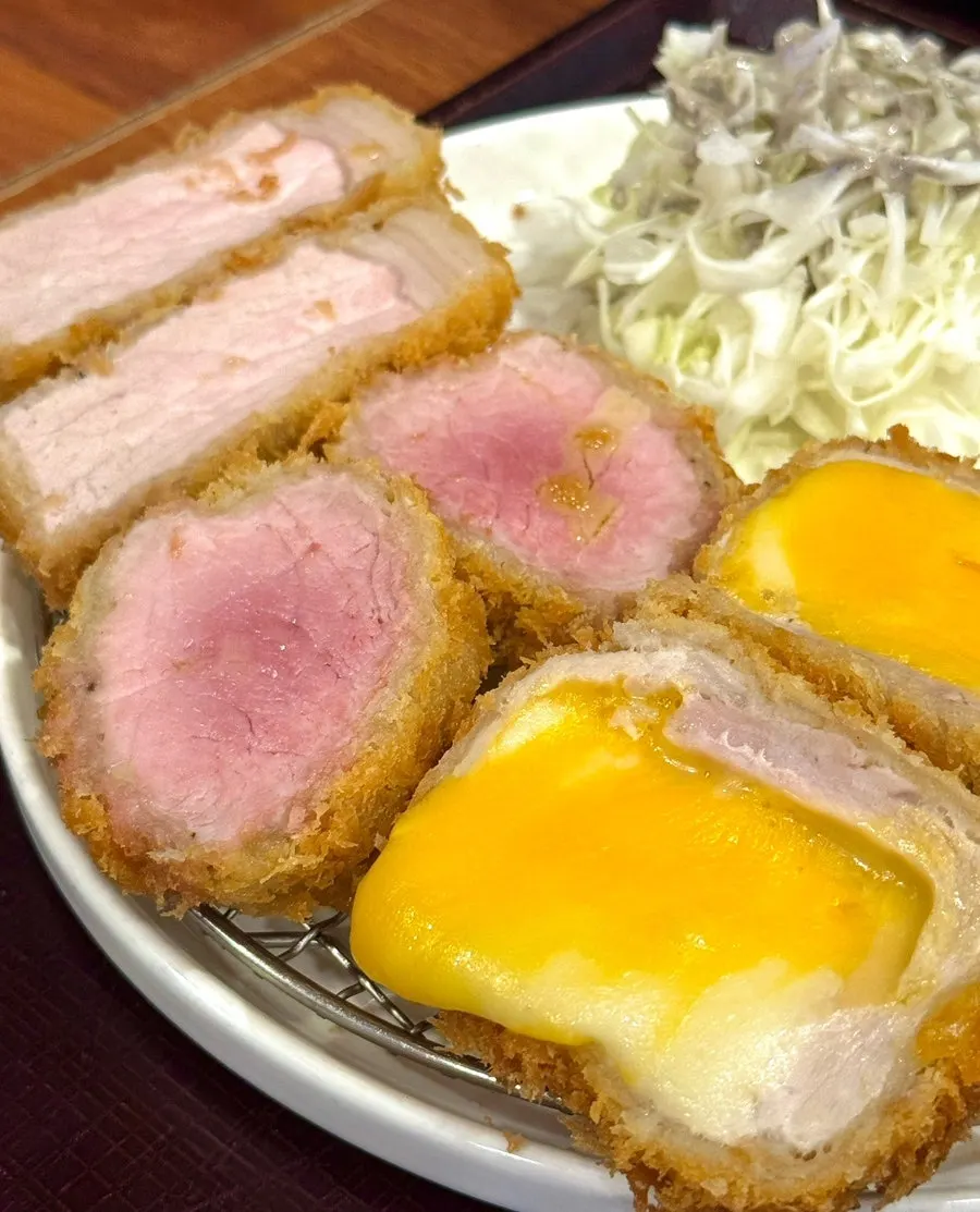 식사 마무리 무렵의 호카츠 2인 세트 테이블