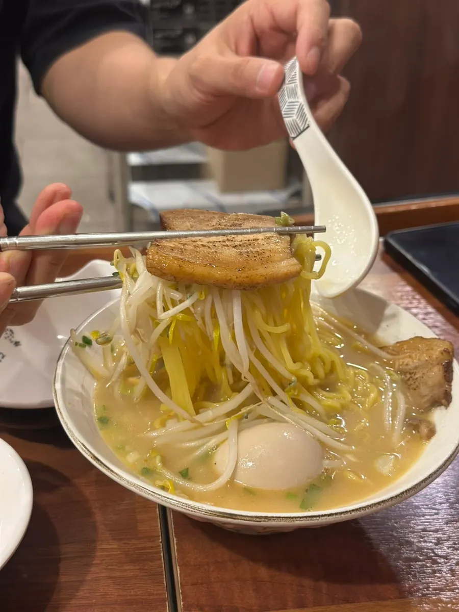 Clean and savory HOKATSU tonkotsu ramen
