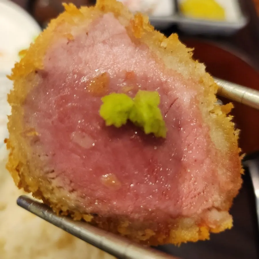 Tenderloin katsu showing its cut cross-section