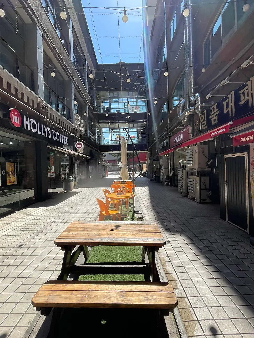 HOKATSU storefront entrance and signage