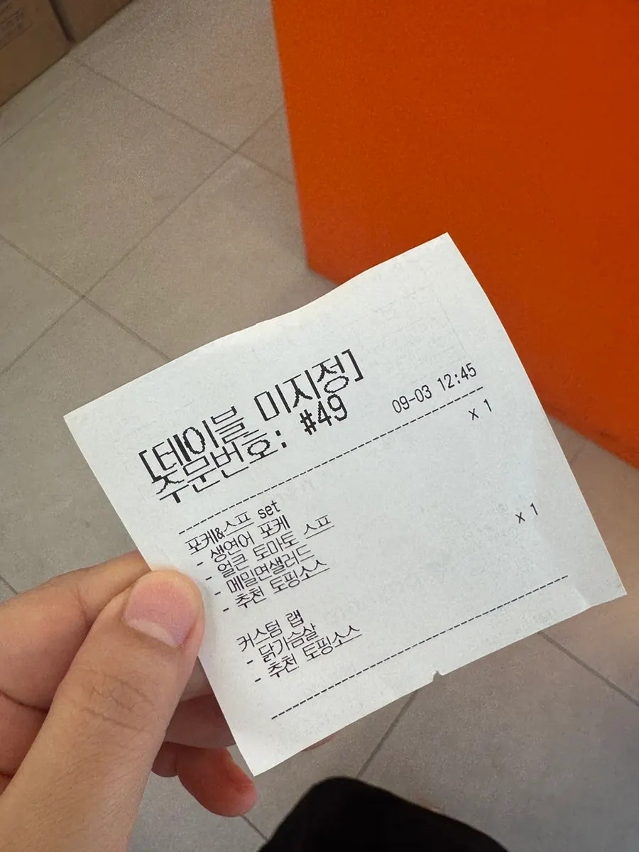 Papan menu poke di Hola Poke Seolleung Branch