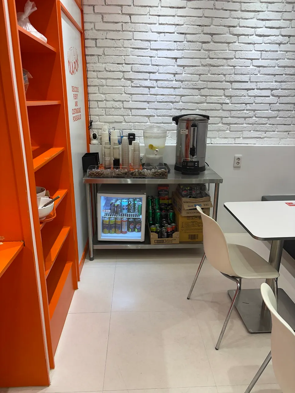 Disposable aprons placed by the entrance