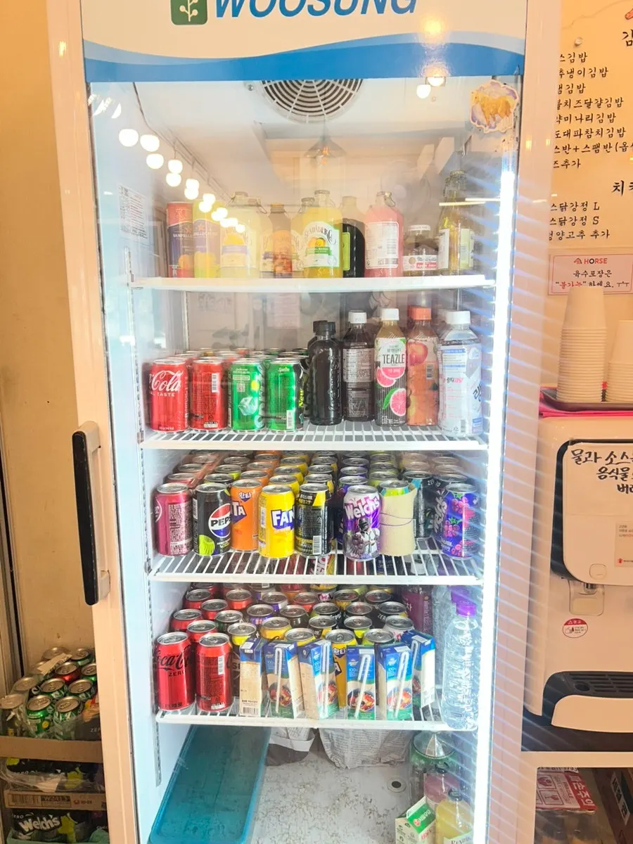 Cup ramen and bonito broth at the self-service corner