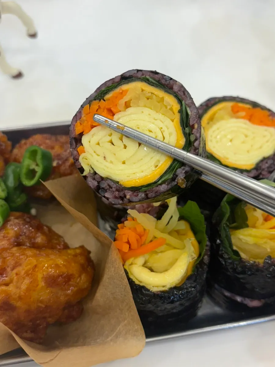 더블치즈달걀김밥 한 줄 클로즈업