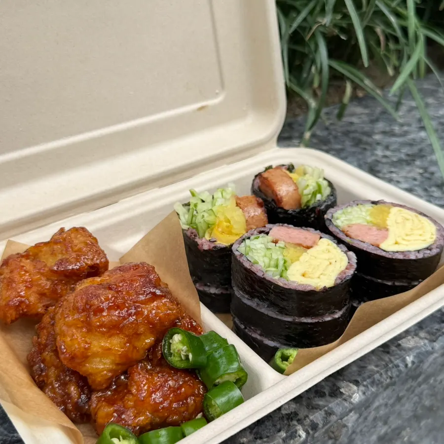 Set combining spam gimbap and fried chicken