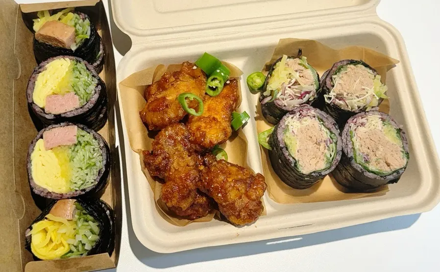 홀스김밥본점 1인석 테이블 세팅