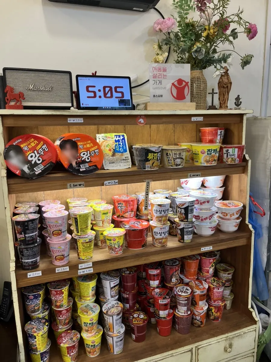 Menu board for gimbap and chicken sets