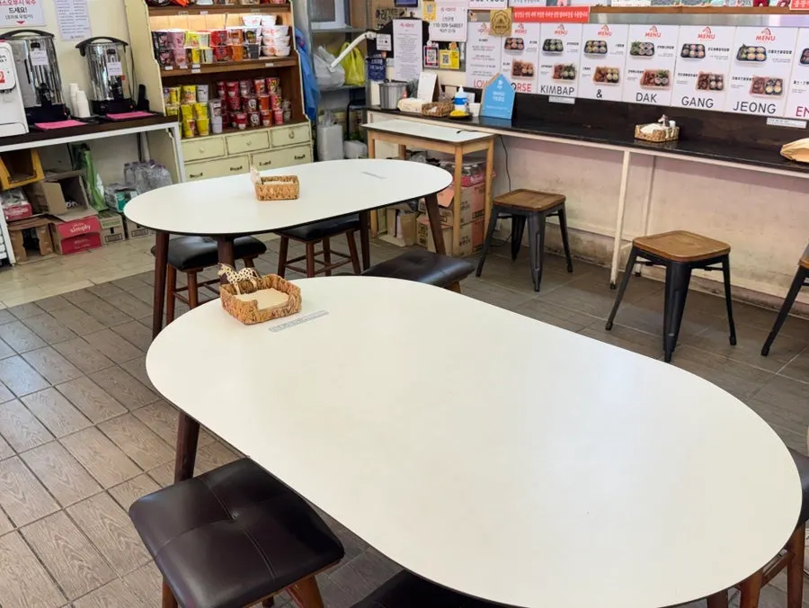 Group seating for 4-6 people